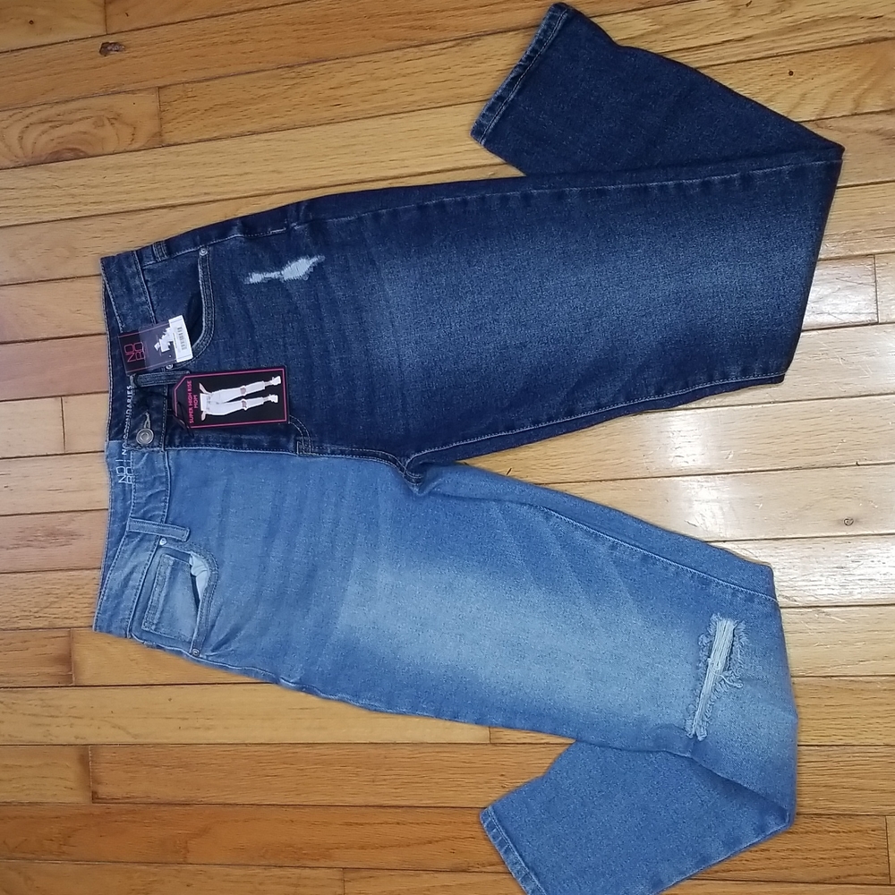 NWT. COLOR BLOCK MOM JEANS